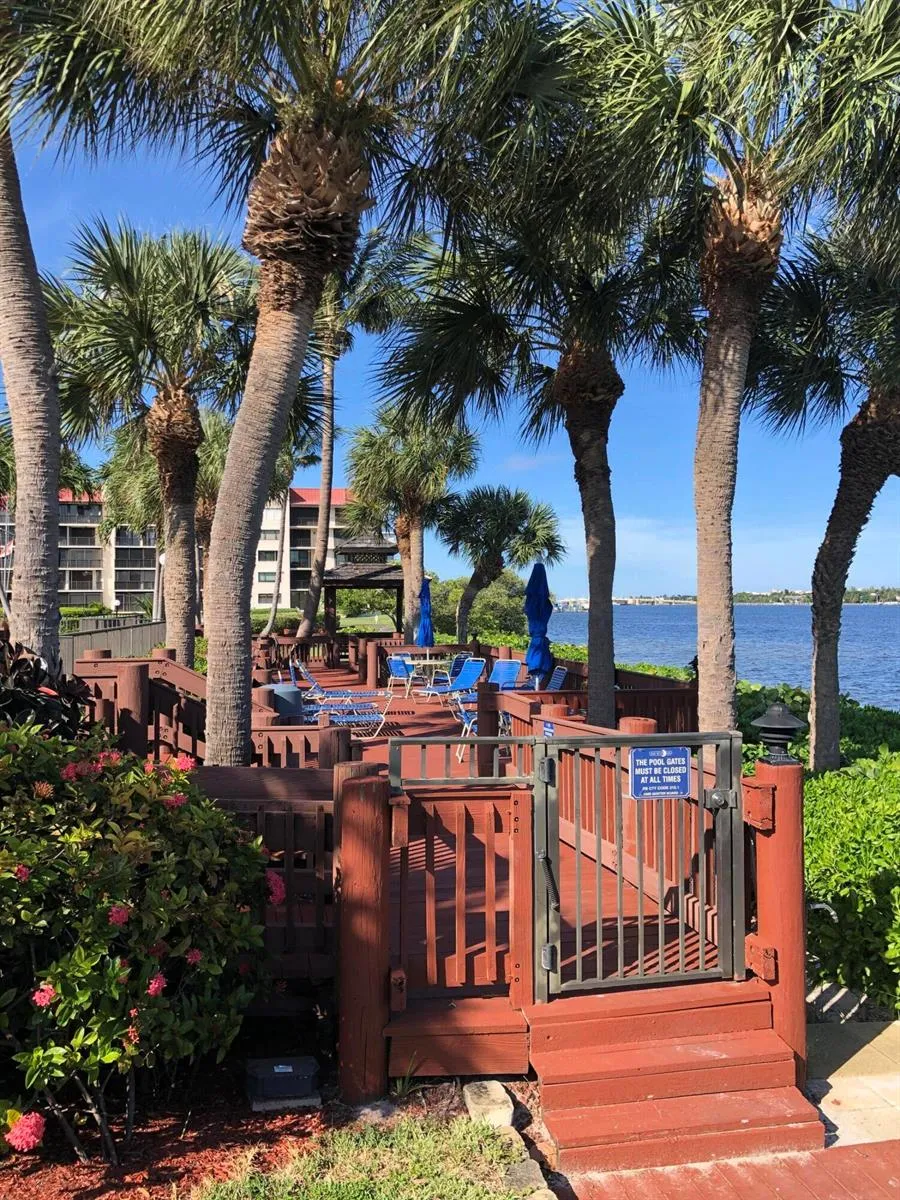 108 Half Moon Circle #B3 Hypoluxo, FL 33462