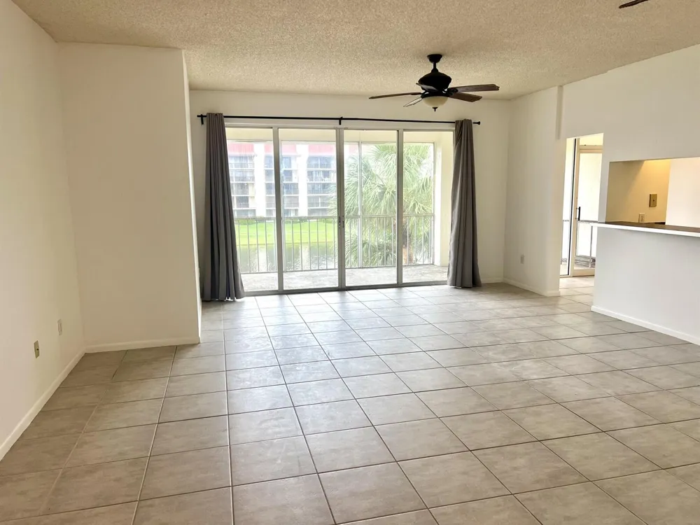 108 Half Moon Circle #B3 Hypoluxo, FL 33462