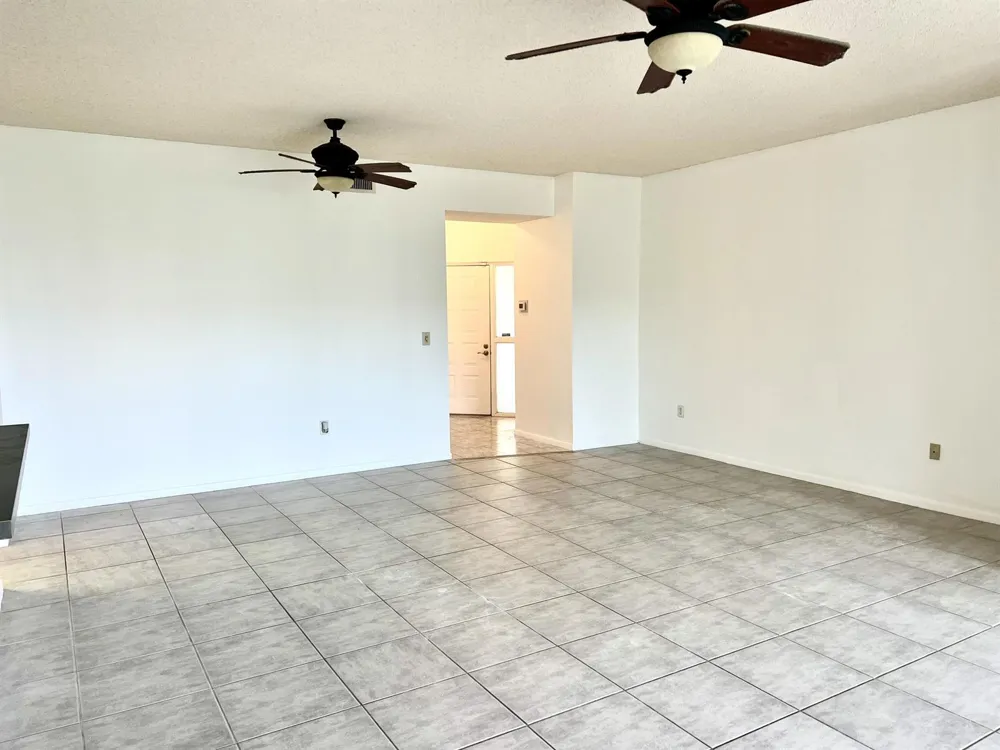 108 Half Moon Circle #B3 Hypoluxo, FL 33462