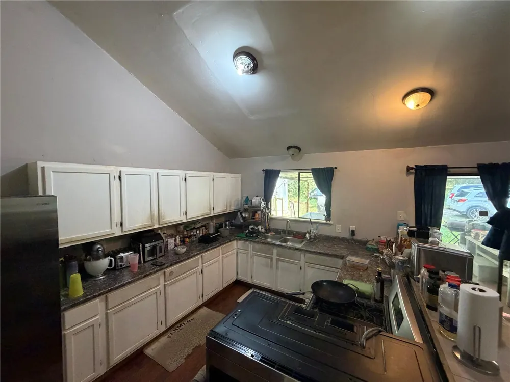 606 Pine Tree Road Huntsville, TX 77320