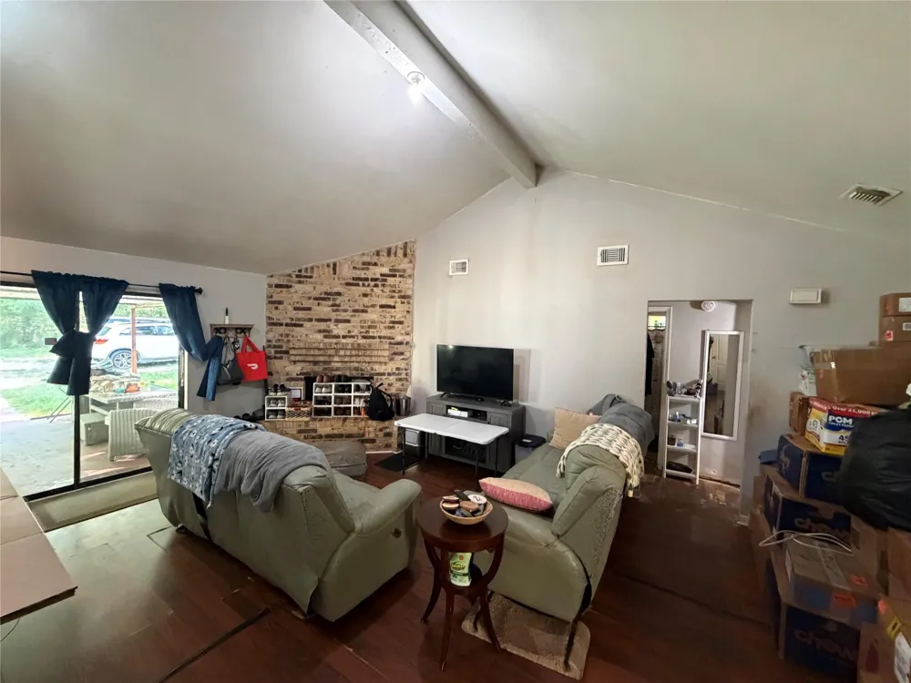 606 Pine Tree Road Huntsville, TX 77320