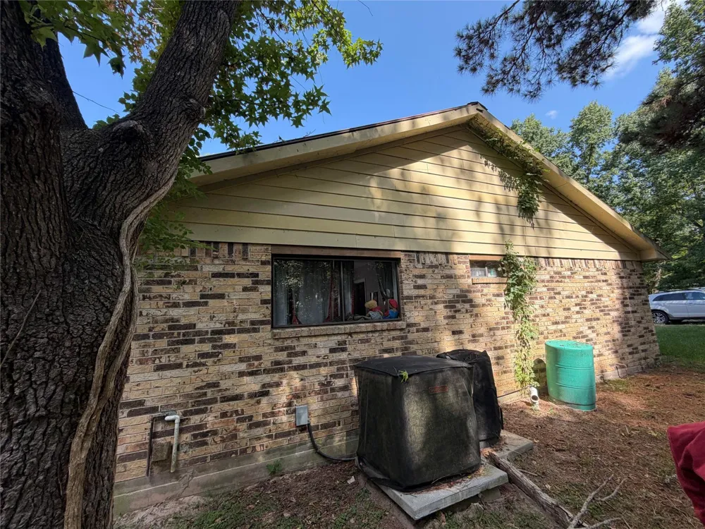 606 Pine Tree Road Huntsville, TX 77320