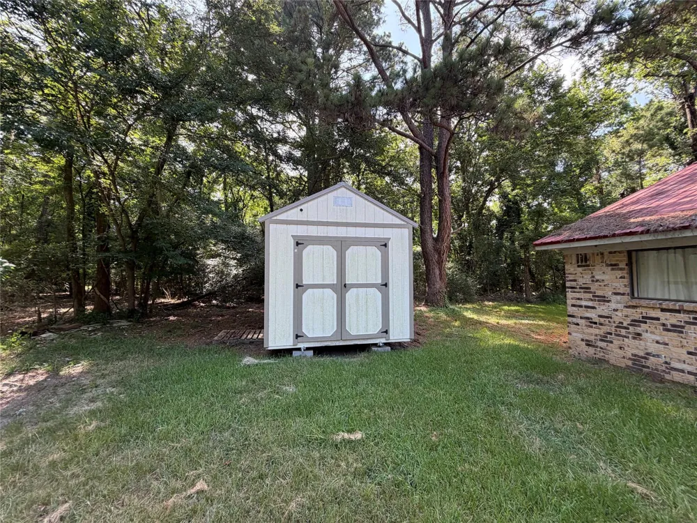 606 Pine Tree Road Huntsville, TX 77320