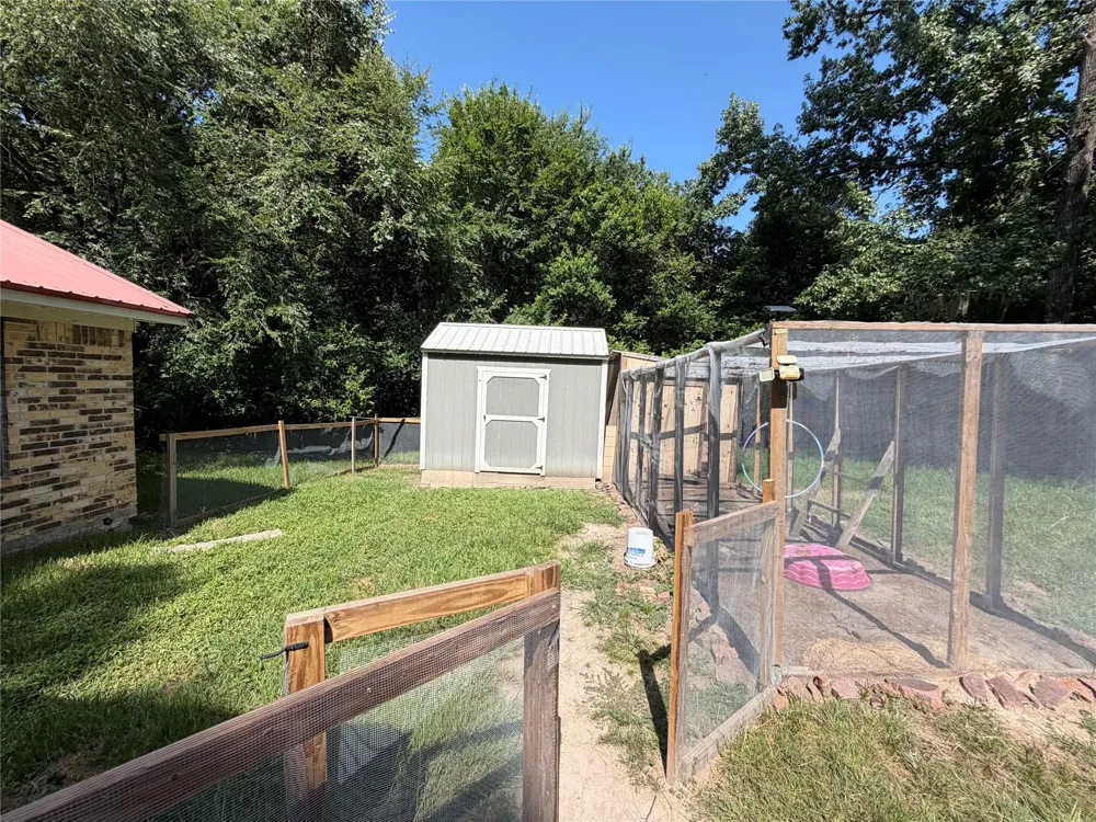 606 Pine Tree Road Huntsville, TX 77320