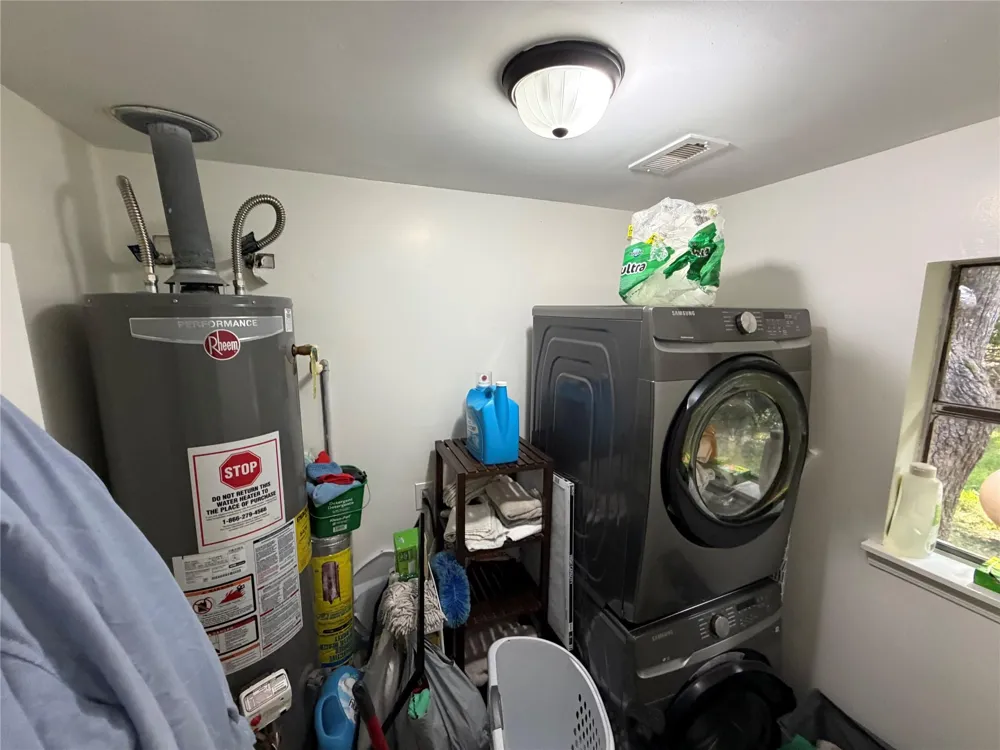 606 Pine Tree Road Huntsville, TX 77320