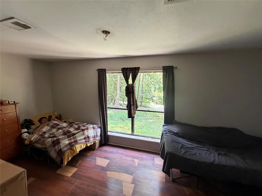 606 Pine Tree Road Huntsville, TX 77320