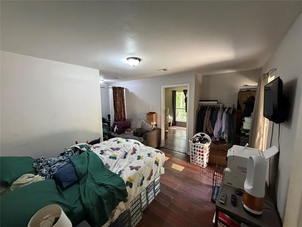 606 Pine Tree Road Huntsville, TX 77320