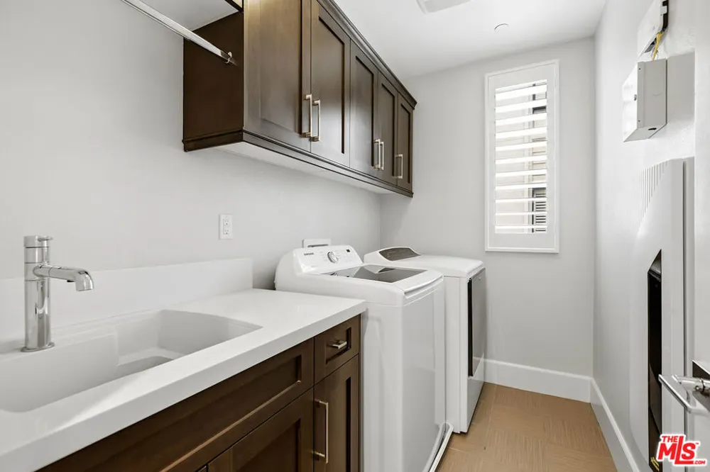 12775 Bluff Creek Drive #1 Los Angeles, CA 90094