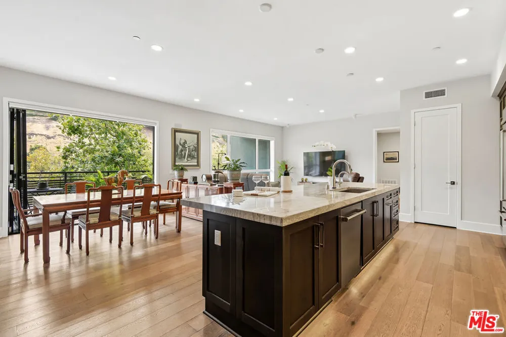 12775 Bluff Creek Drive #1 Los Angeles, CA 90094