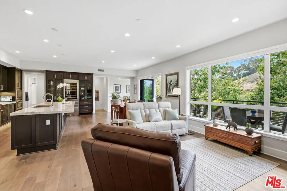 12775 Bluff Creek Drive #1 Los Angeles, CA 90094