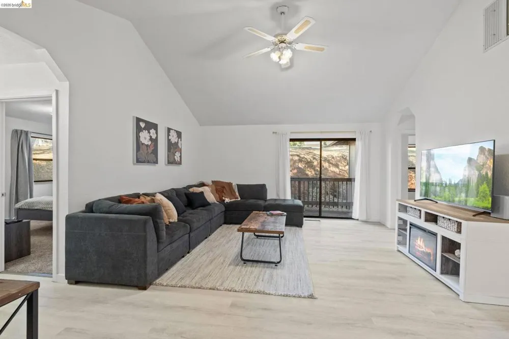 20790 Ferretti Rd Groveland, CA 95321
