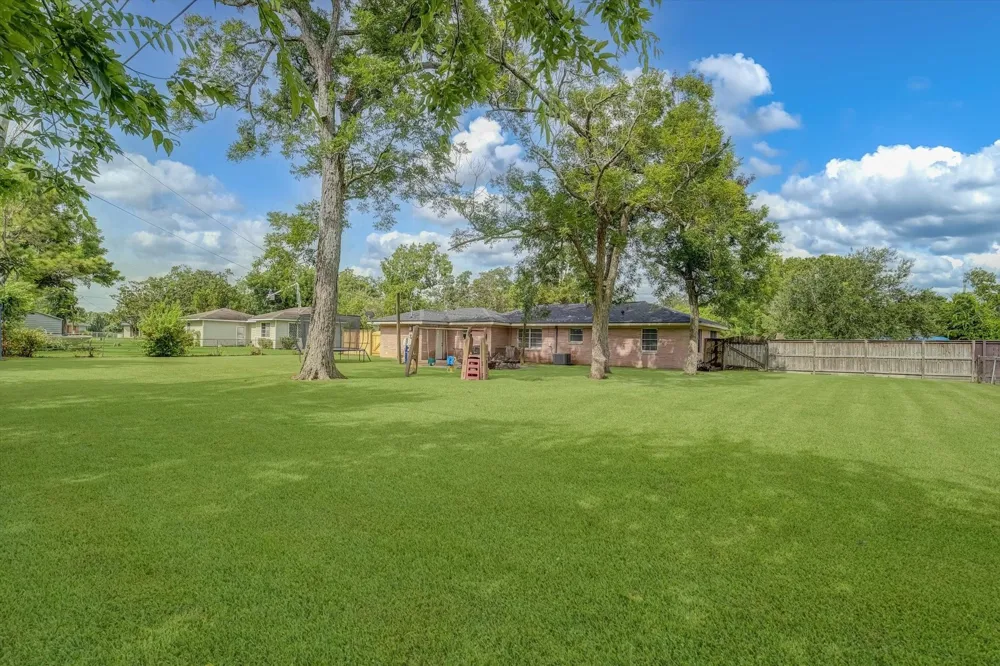 106 Mahan Street Richwood, TX 77531