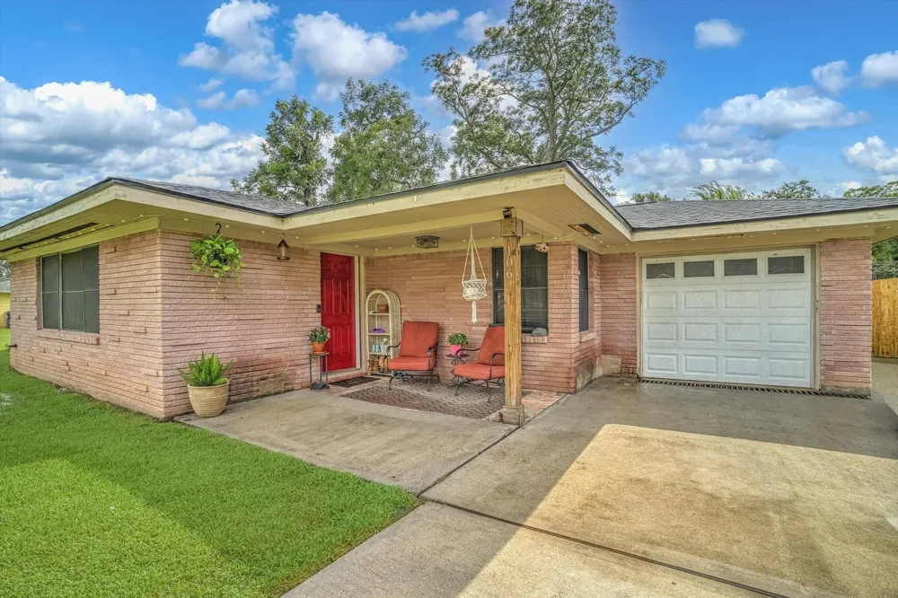 106 Mahan Street Richwood, TX 77531