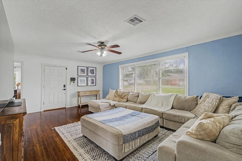 106 Mahan Street Richwood, TX 77531