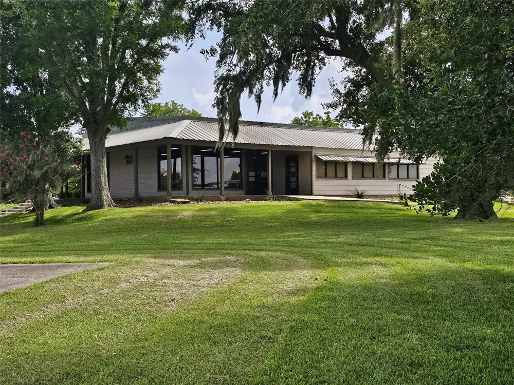 400 Pony Trail Angleton, TX 77515