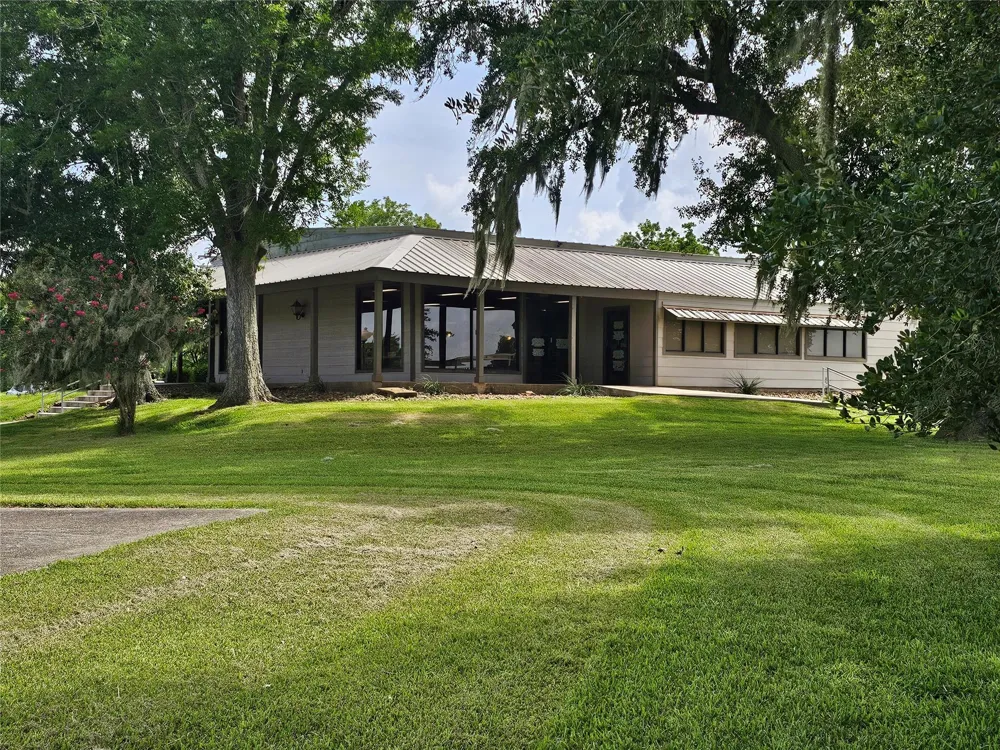 400 Pony Trail Angleton, TX 77515
