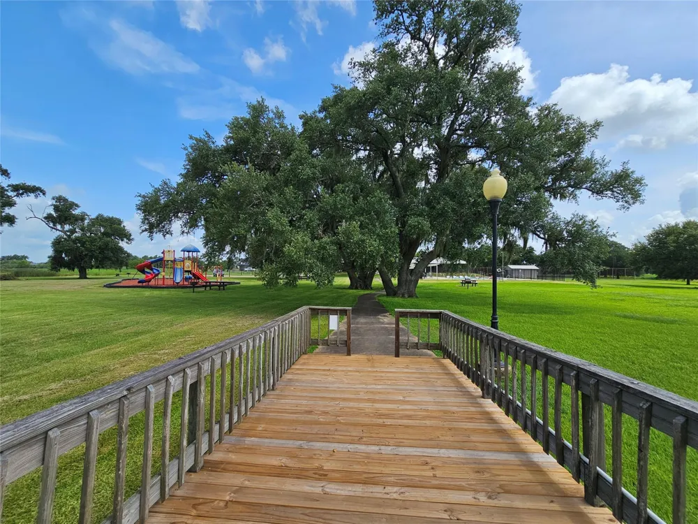 400 Pony Trail Angleton, TX 77515