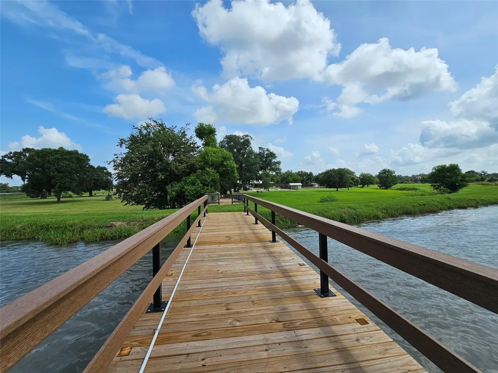 400 Pony Trail Angleton, TX 77515