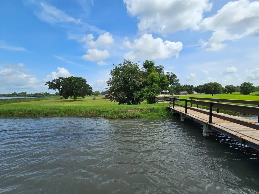 400 Pony Trail Angleton, TX 77515