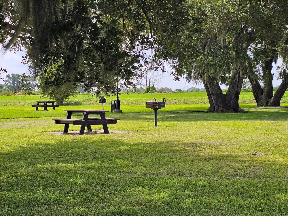 400 Pony Trail Angleton, TX 77515
