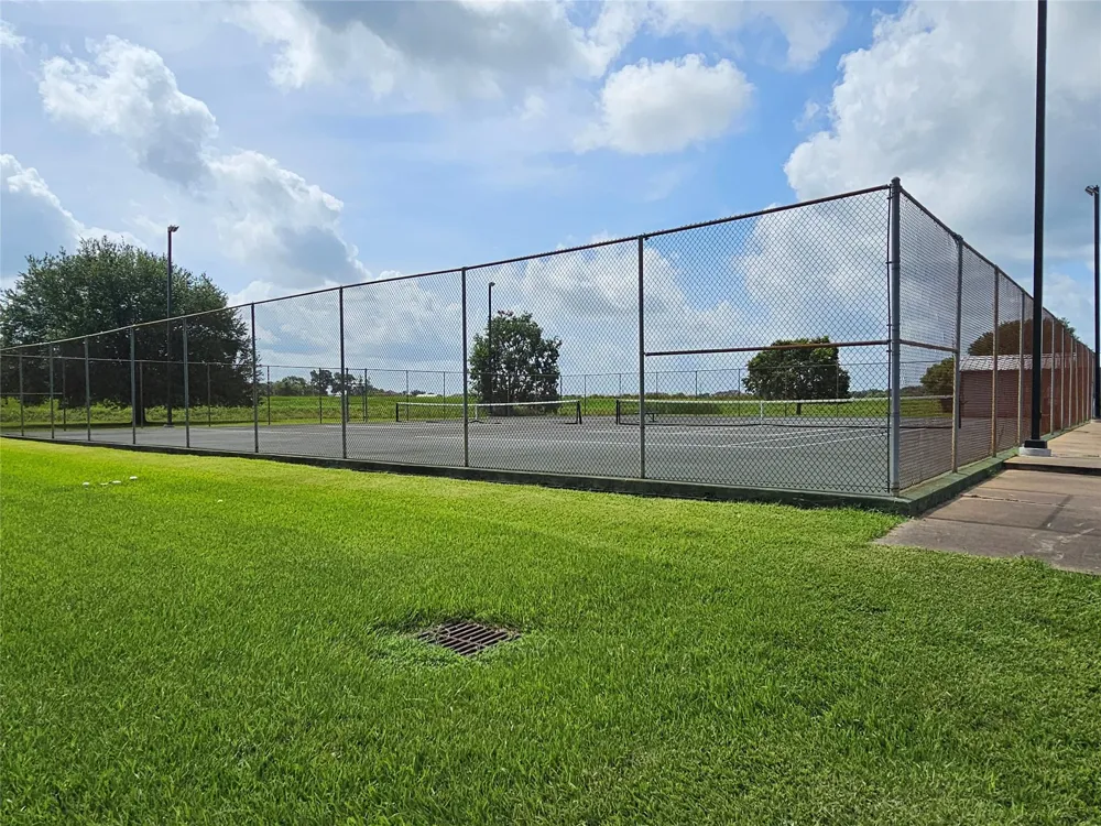400 Pony Trail Angleton, TX 77515