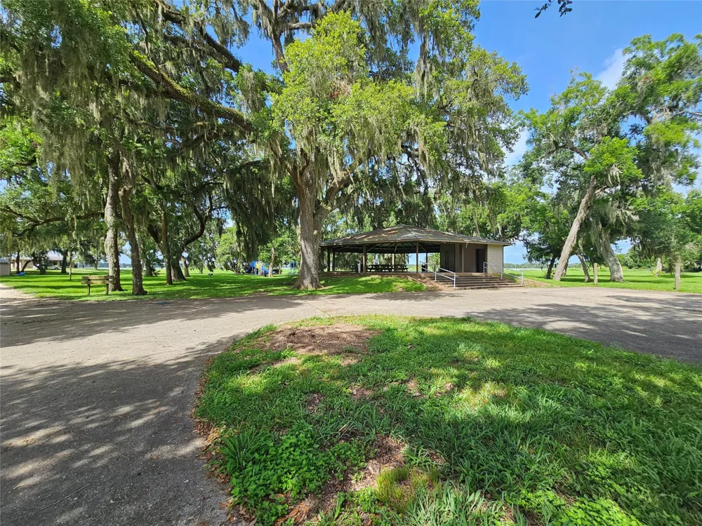 400 Pony Trail Angleton, TX 77515