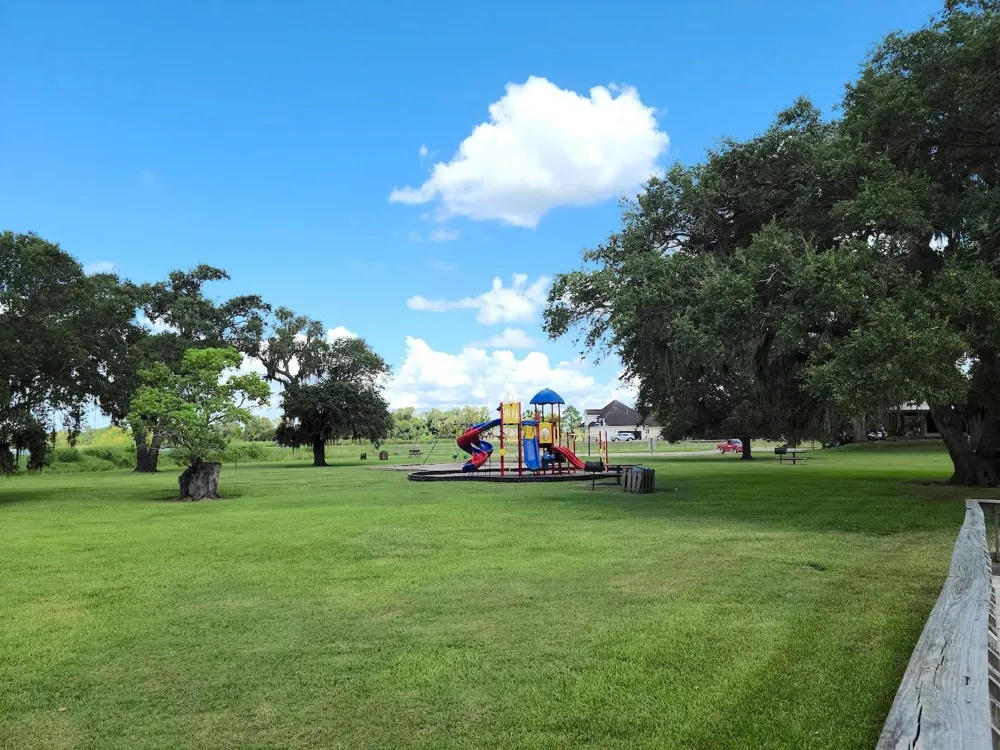 400 Pony Trail Angleton, TX 77515
