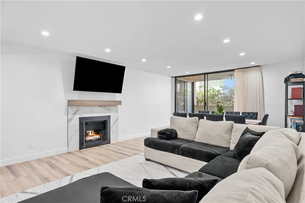 5325 Lindley Avenue #106 Tarzana, CA 91356