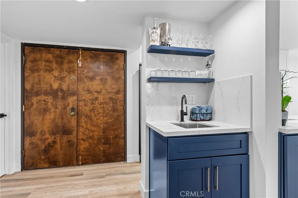 5325 Lindley Avenue #106 Tarzana, CA 91356