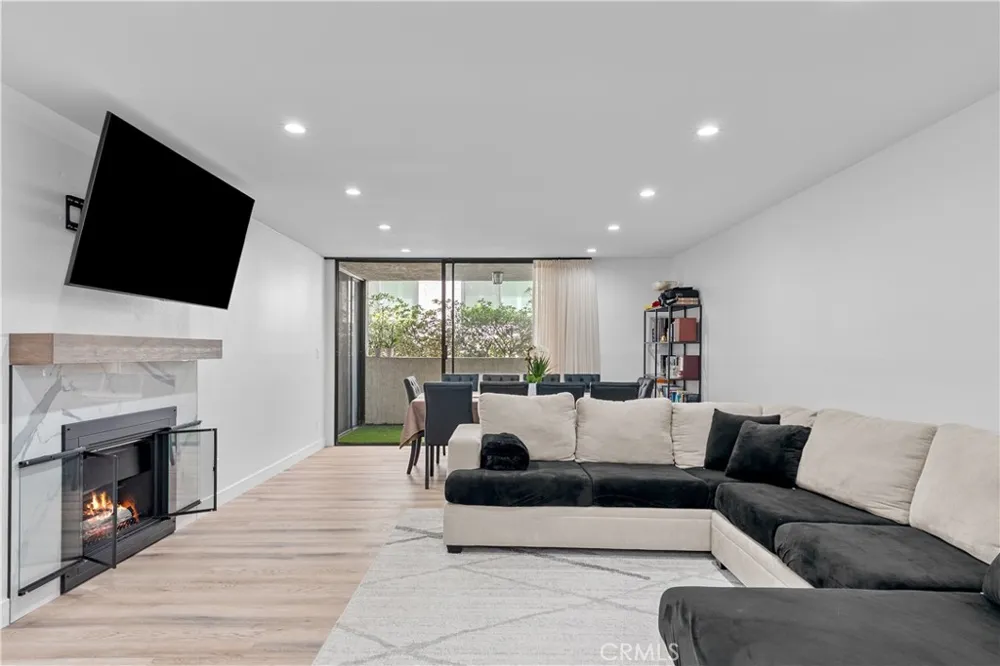 5325 Lindley Avenue #106 Tarzana, CA 91356