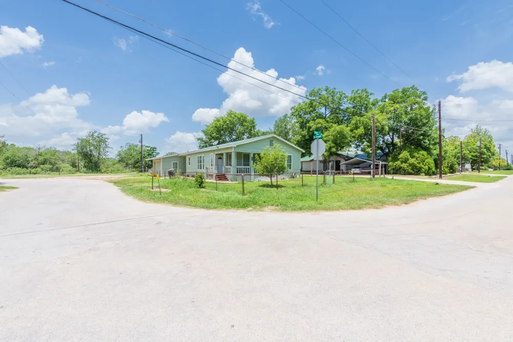 7 River Street Prairie Lea, TX 78661