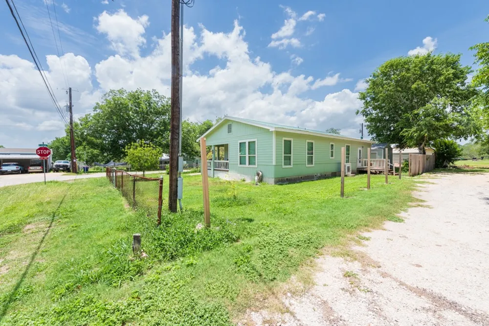 7 River Street Prairie Lea, TX 78661