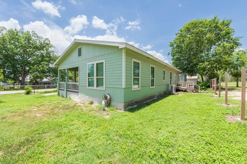 7 River Street Prairie Lea, TX 78661
