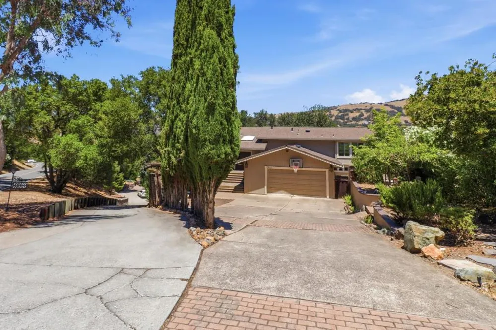 17200 Copper Hill Drive Morgan Hill, CA 95037