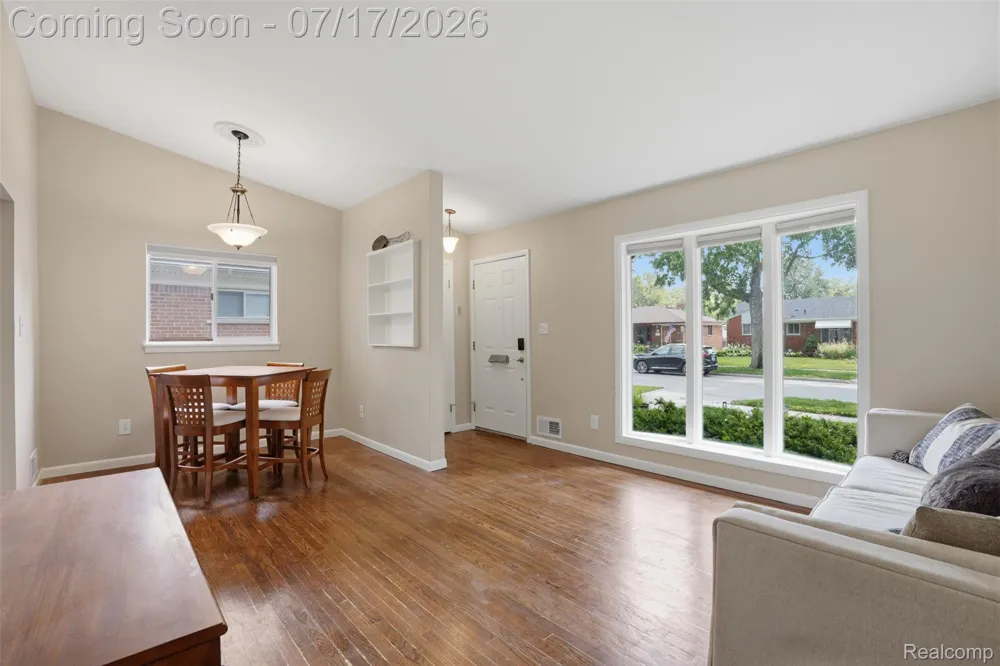 29697 Spoon Madison Heights City, MI 48071