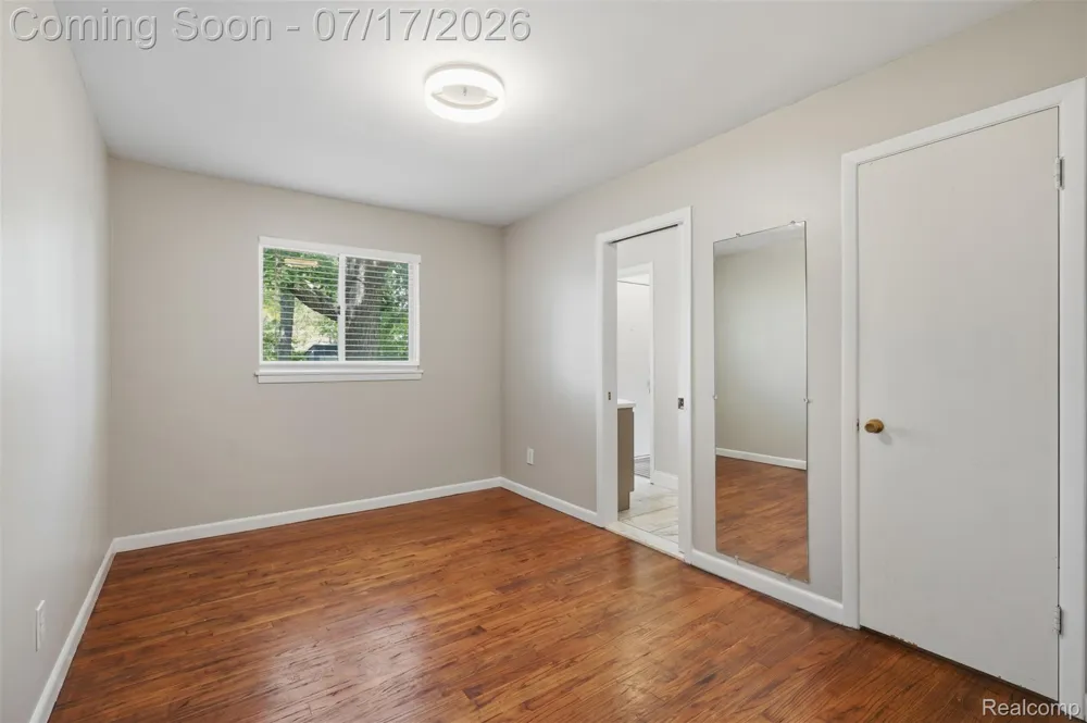 29697 Spoon Madison Heights City, MI 48071
