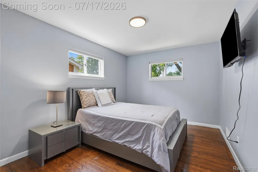 29697 Spoon Madison Heights City, MI 48071