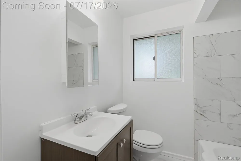 29697 Spoon Madison Heights City, MI 48071