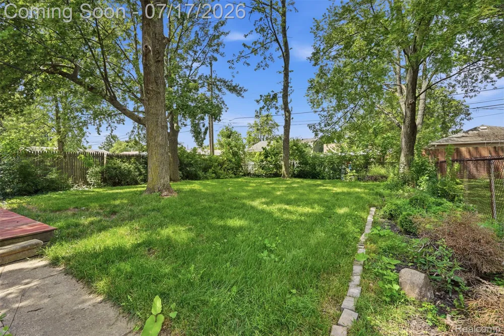 29697 Spoon Madison Heights City, MI 48071
