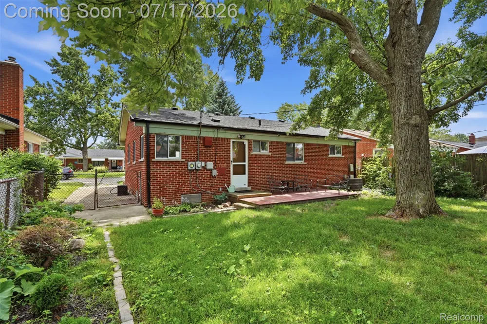 29697 Spoon Madison Heights City, MI 48071