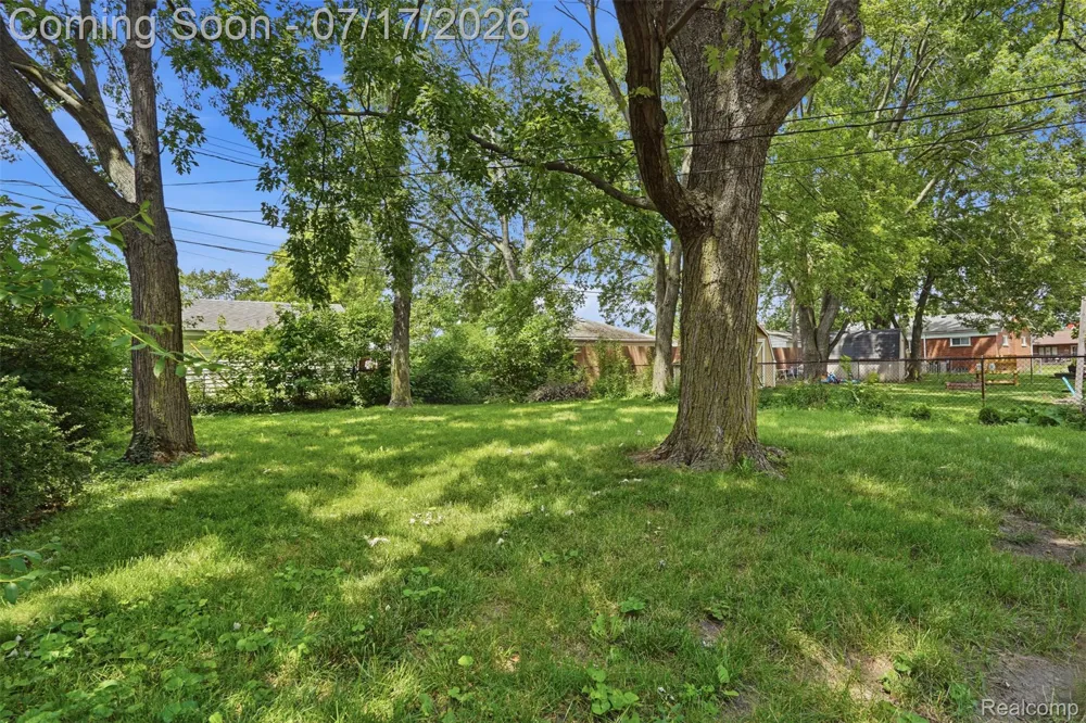 29697 Spoon Madison Heights City, MI 48071
