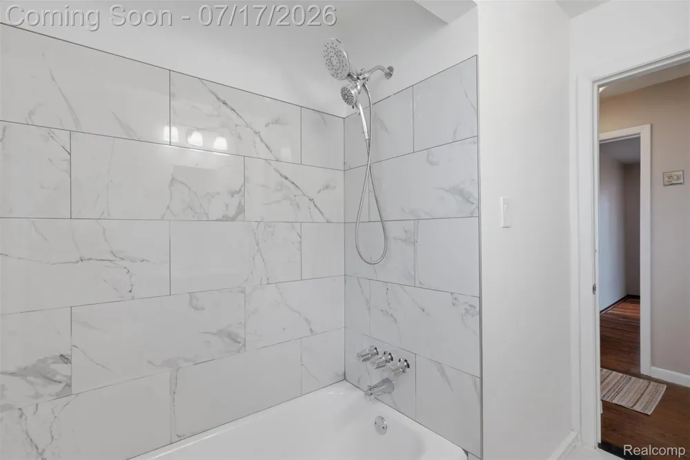 29697 Spoon Madison Heights City, MI 48071