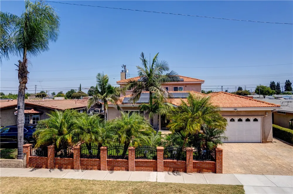 5901 Los Encinos Buena Park, CA 90620
