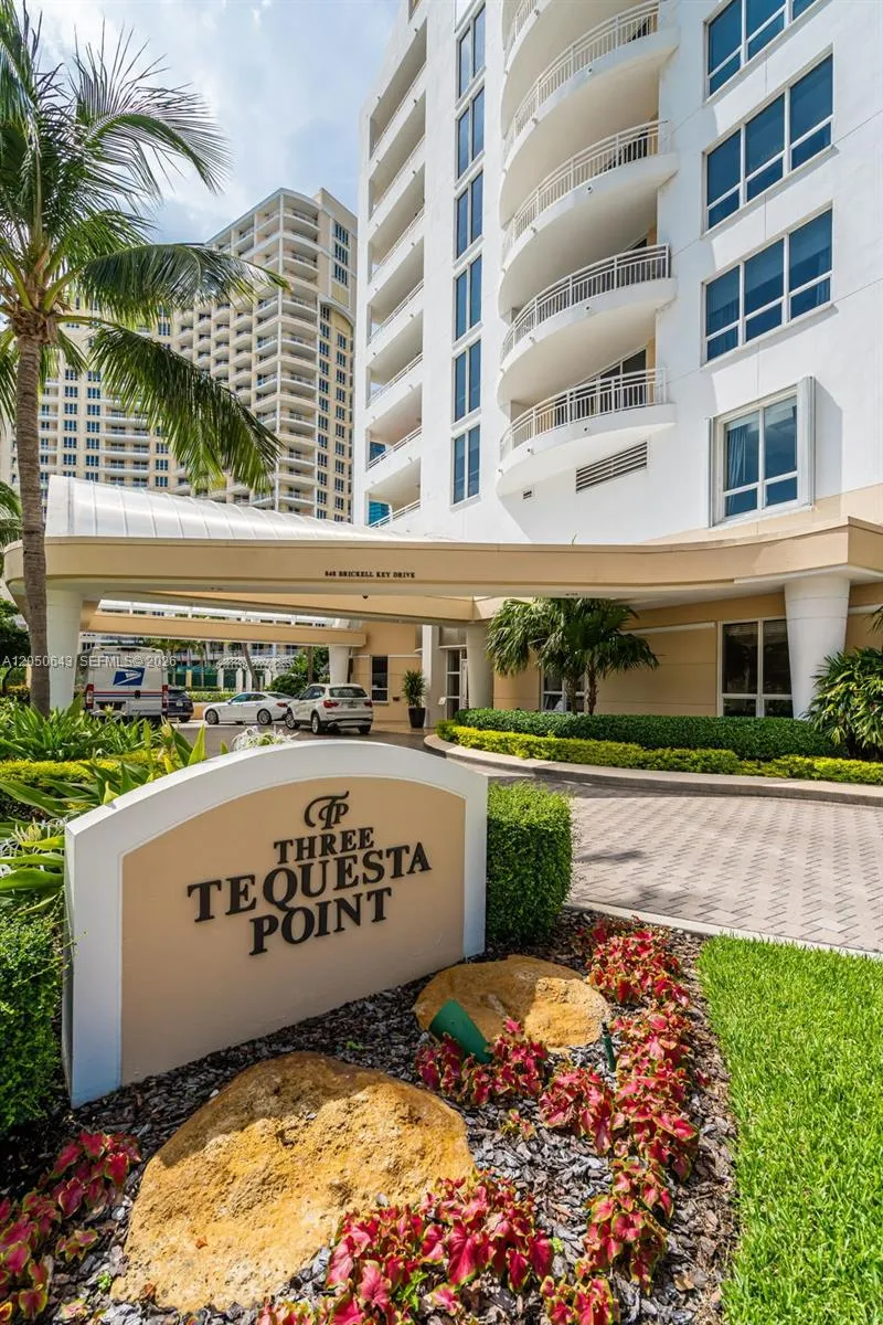 848 Brickell Key Drive #LPH4401 Miami, FL 33131