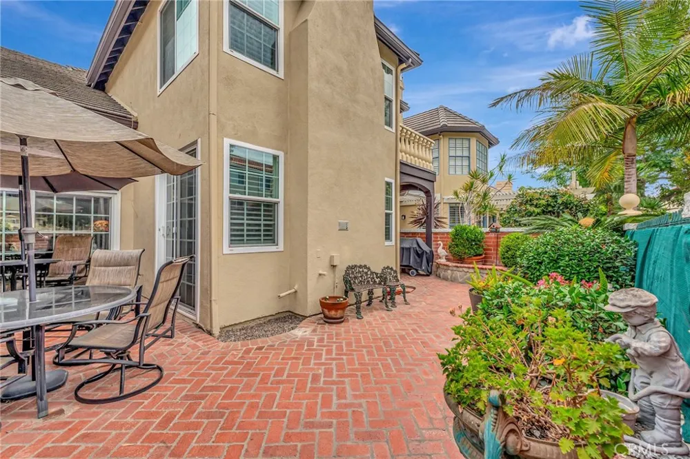 6146 Eaglecrest Drive Huntington Beach, CA 92648