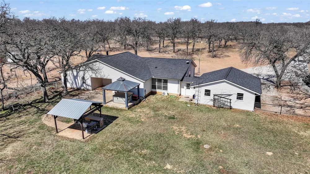 289 County Road 3550 Paradise, TX 76073