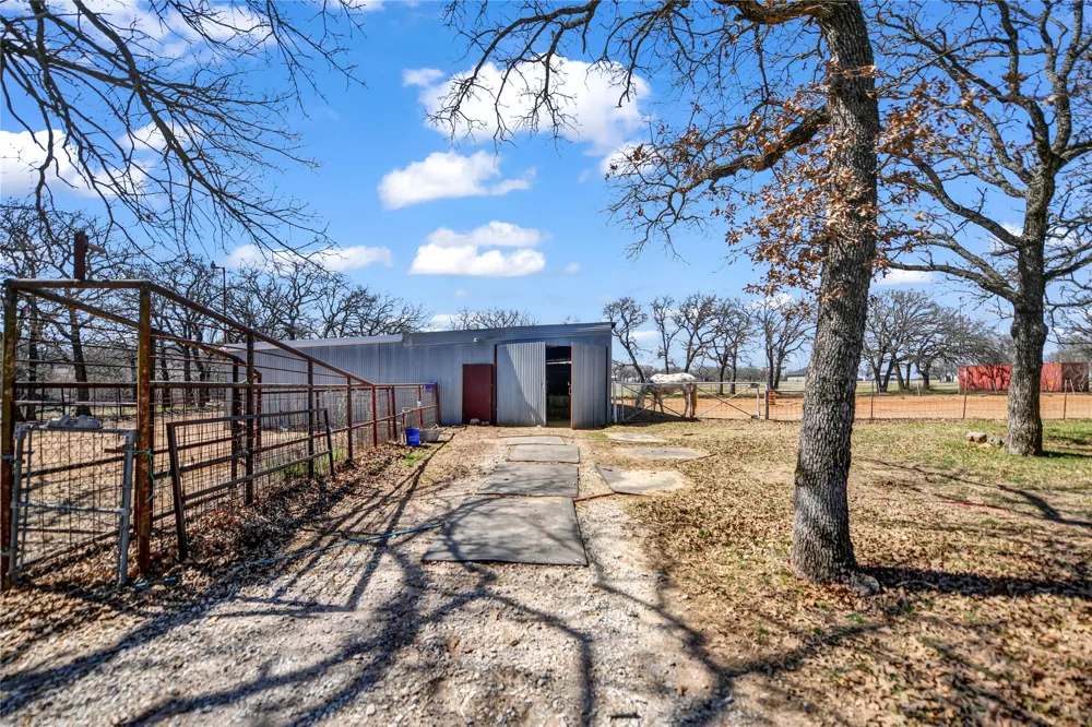 289 County Road 3550 Paradise, TX 76073