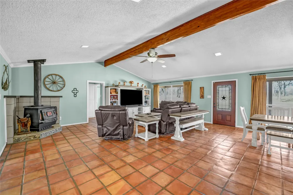289 County Road 3550 Paradise, TX 76073