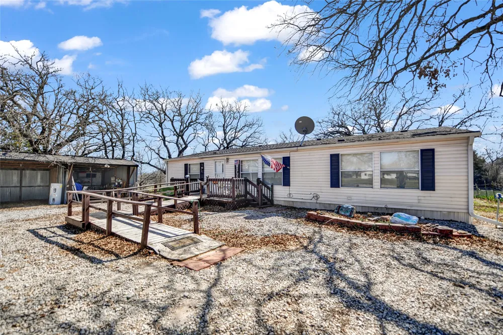 289 County Road 3550 Paradise, TX 76073