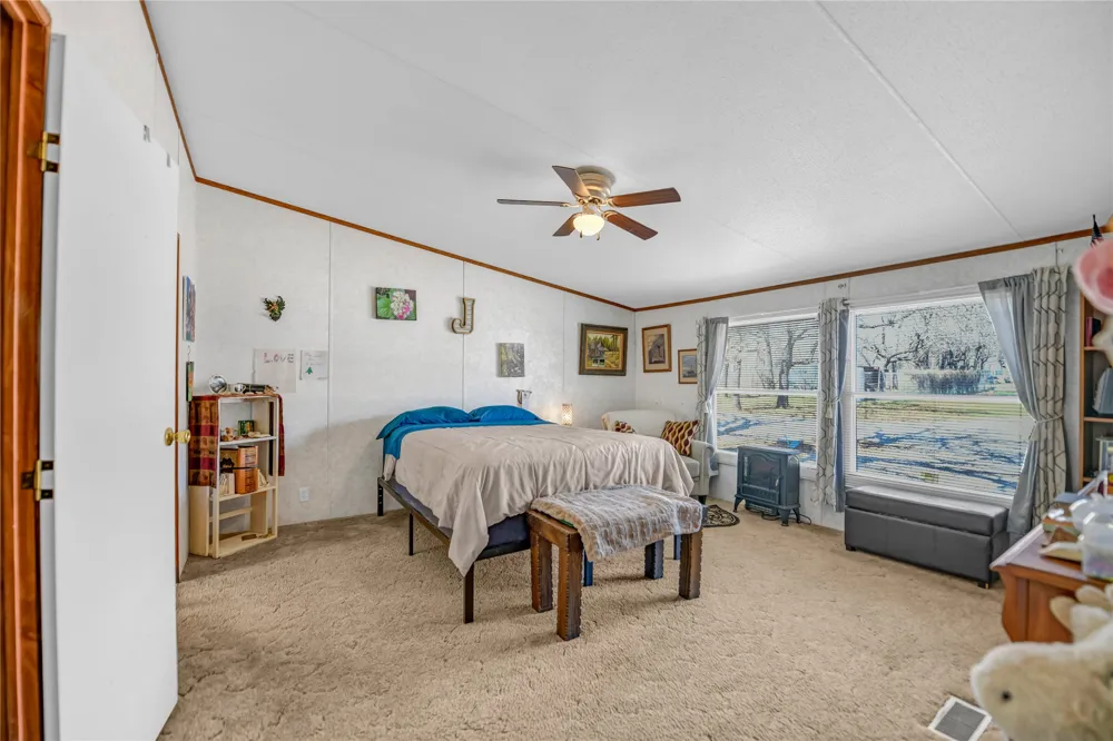 289 County Road 3550 Paradise, TX 76073
